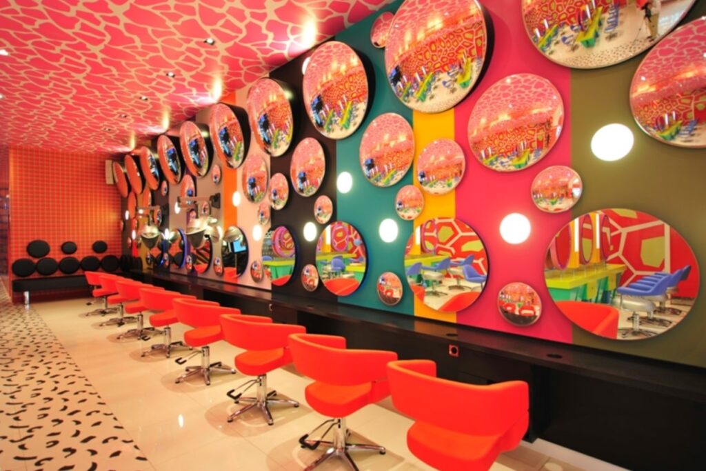 Peter Mark Style Club with bright red chairs